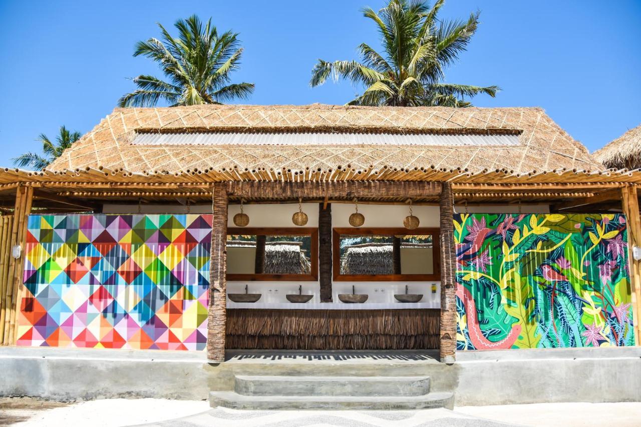 Albergue Mad Monkey Gili Trawangan Exterior foto The bathrooms at the beach bar