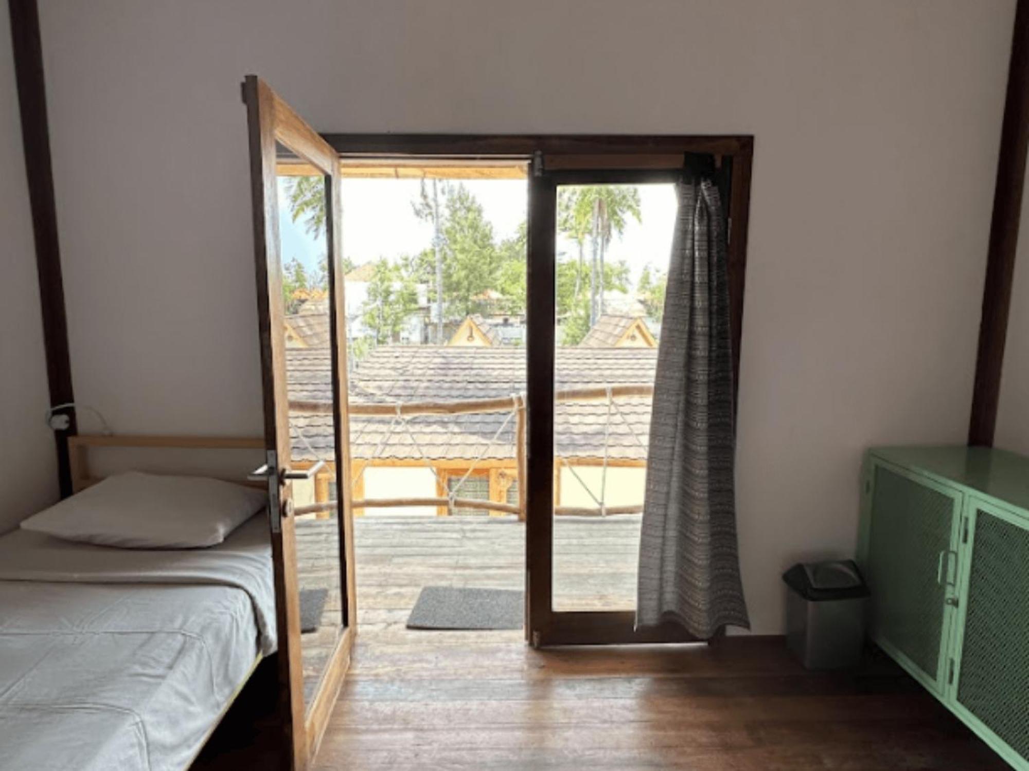Albergue Mad Monkey Gili Trawangan Exterior foto A room at the resort
