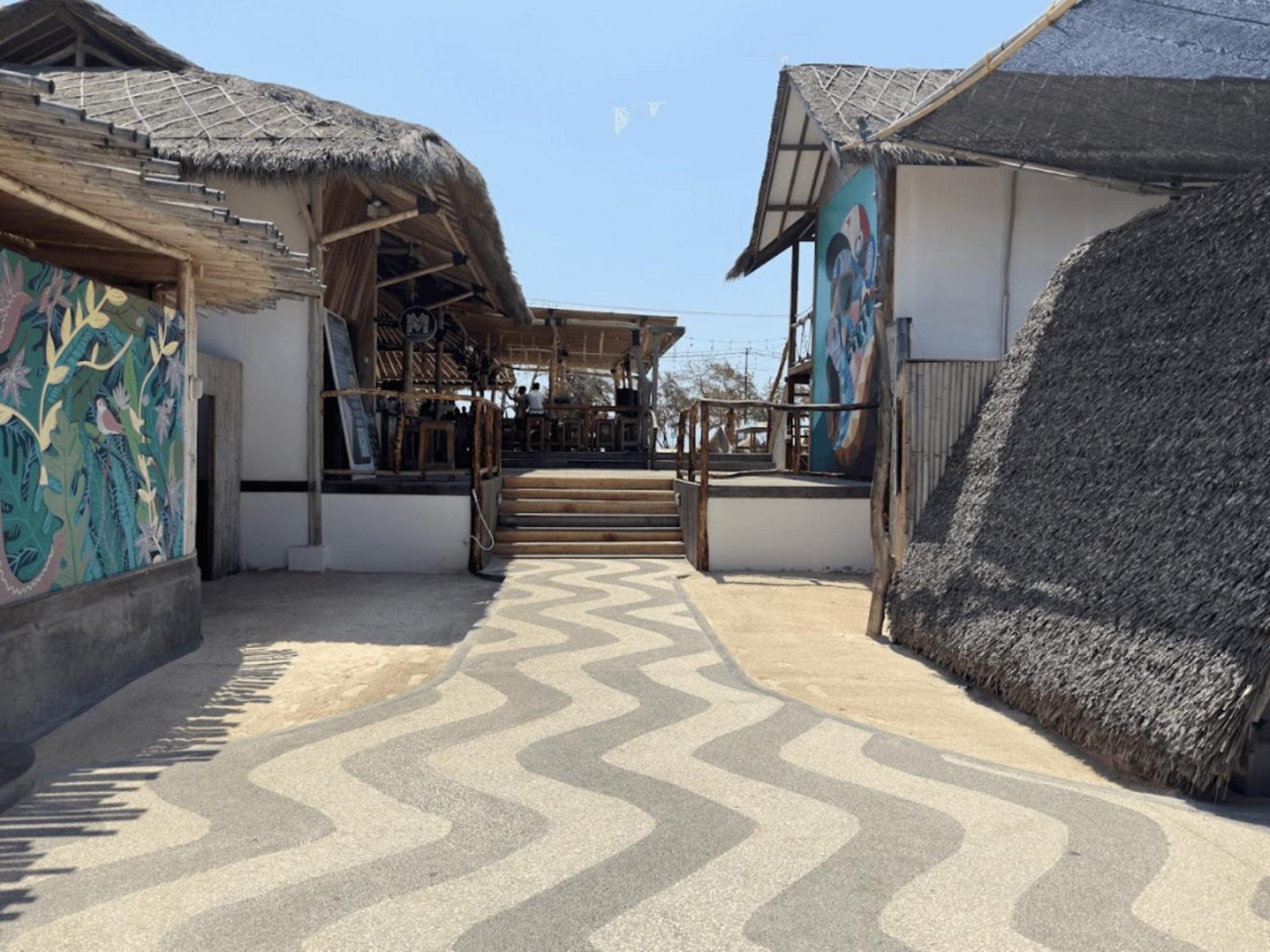 Albergue Mad Monkey Gili Trawangan Exterior foto The beach of the resort