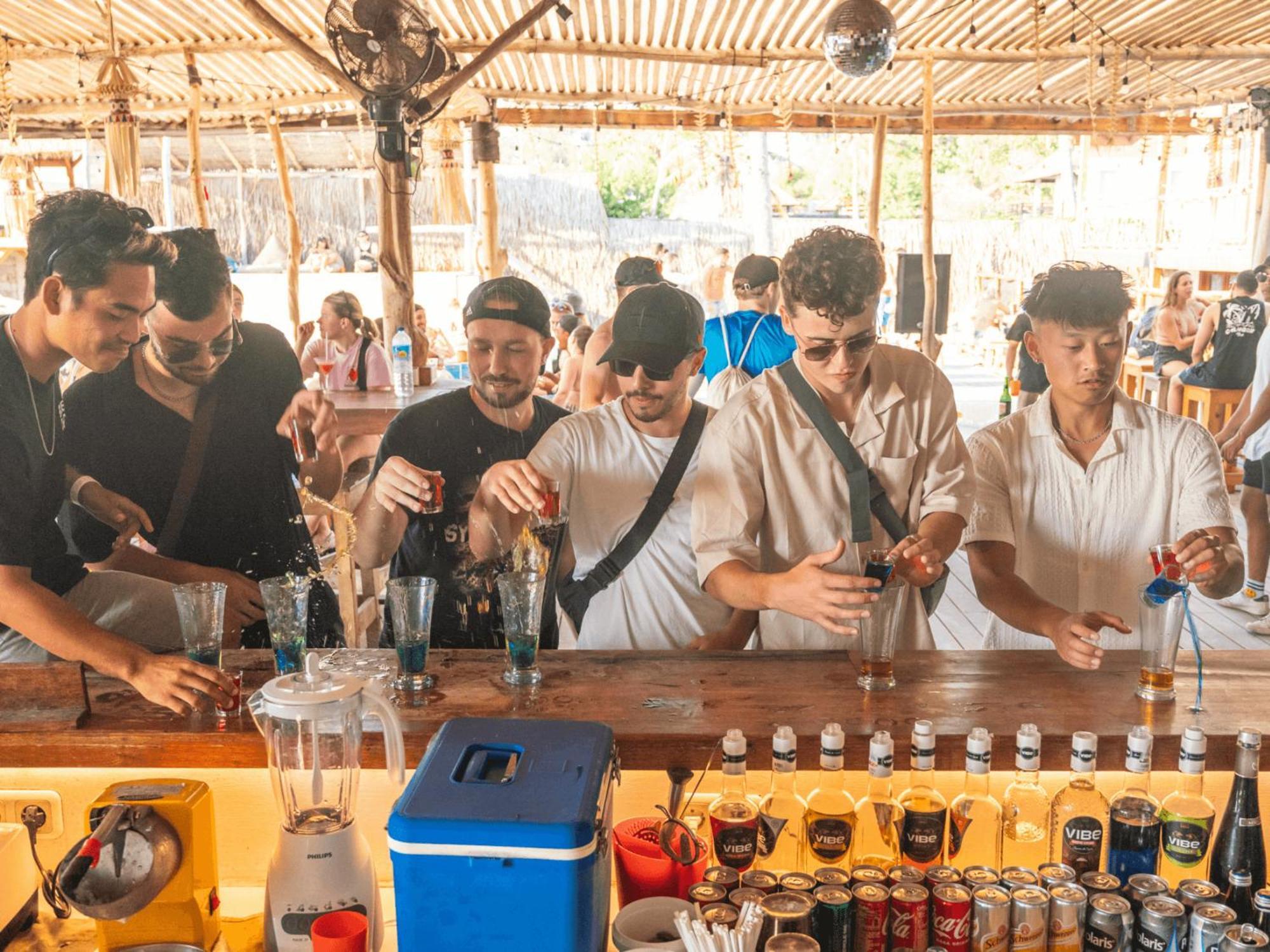 Albergue Mad Monkey Gili Trawangan Exterior foto A bar in Goa, India