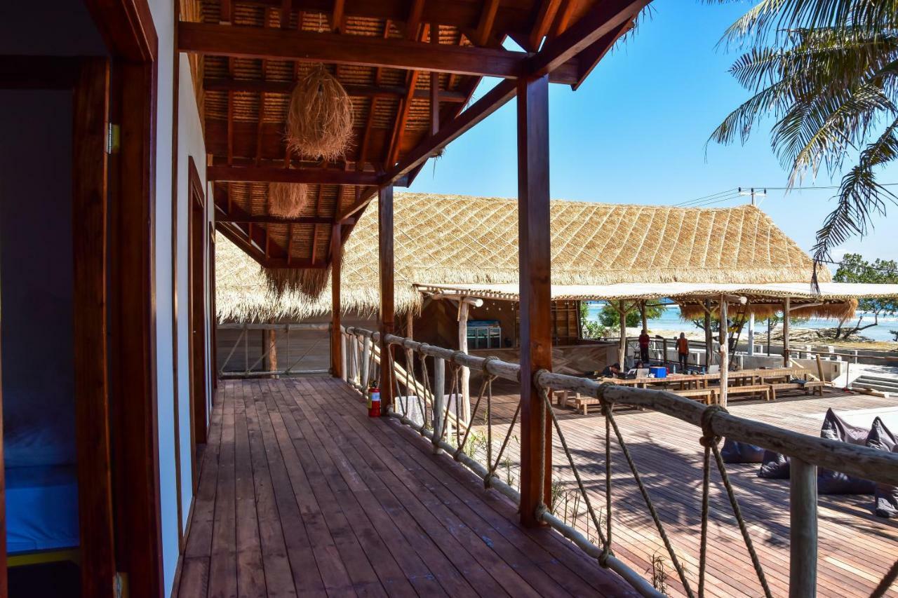 Albergue Mad Monkey Gili Trawangan Exterior foto The beach at the resort