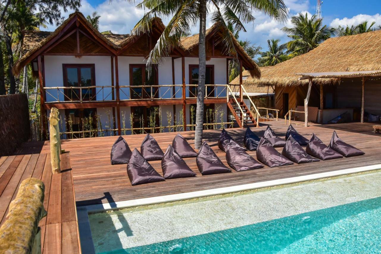 Albergue Mad Monkey Gili Trawangan Exterior foto The resort's pool